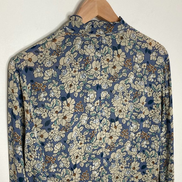 Floral Button-Up Blouse - Picture 5 of 9